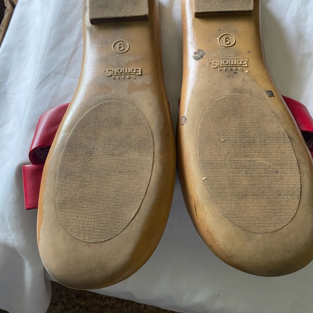 Basic Editions Red Slide Sandals - Picture 3 of 4